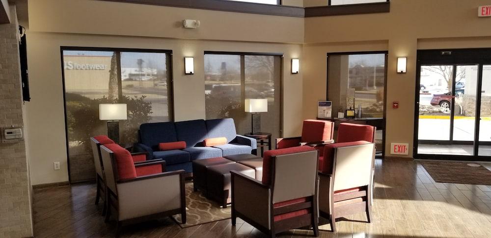 Comfort Inn & Suites Wichita Exterior foto