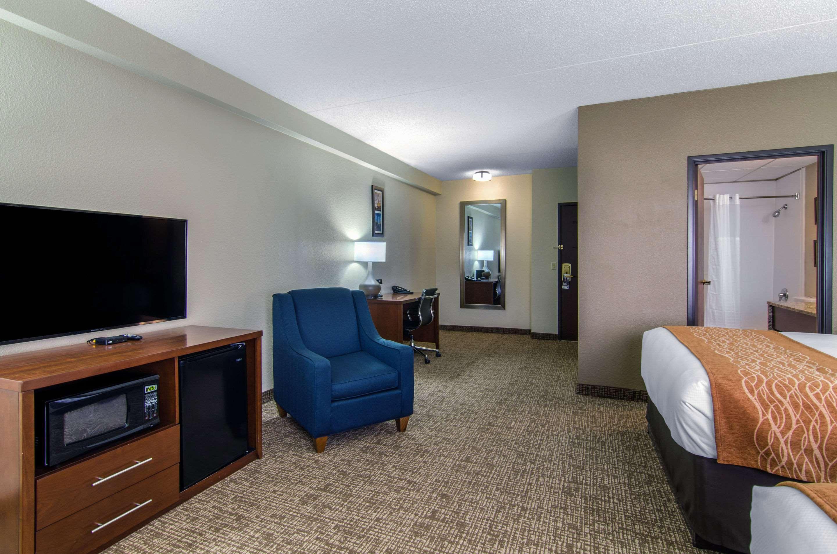 Comfort Inn & Suites Wichita Exterior foto