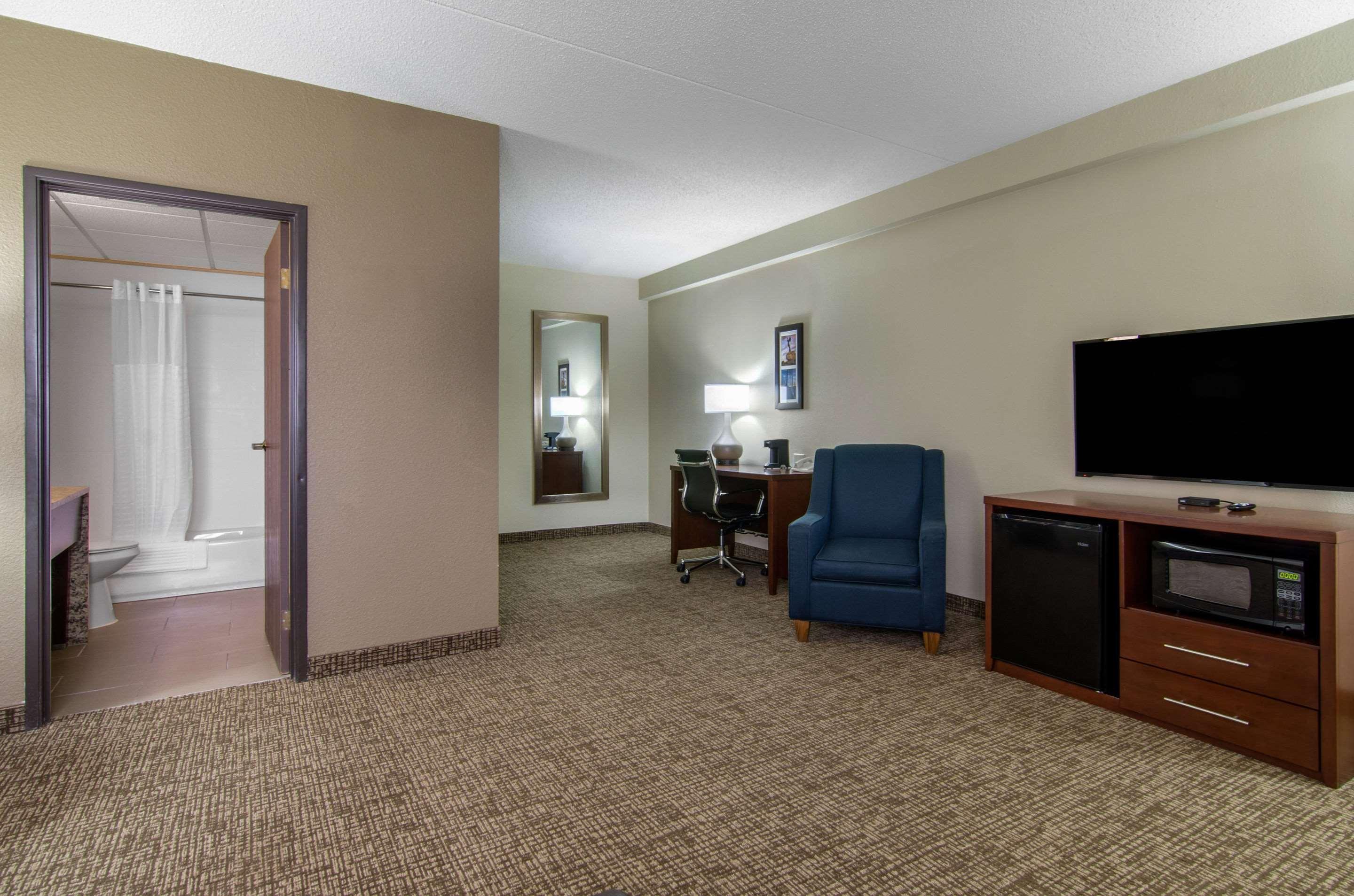 Comfort Inn & Suites Wichita Exterior foto
